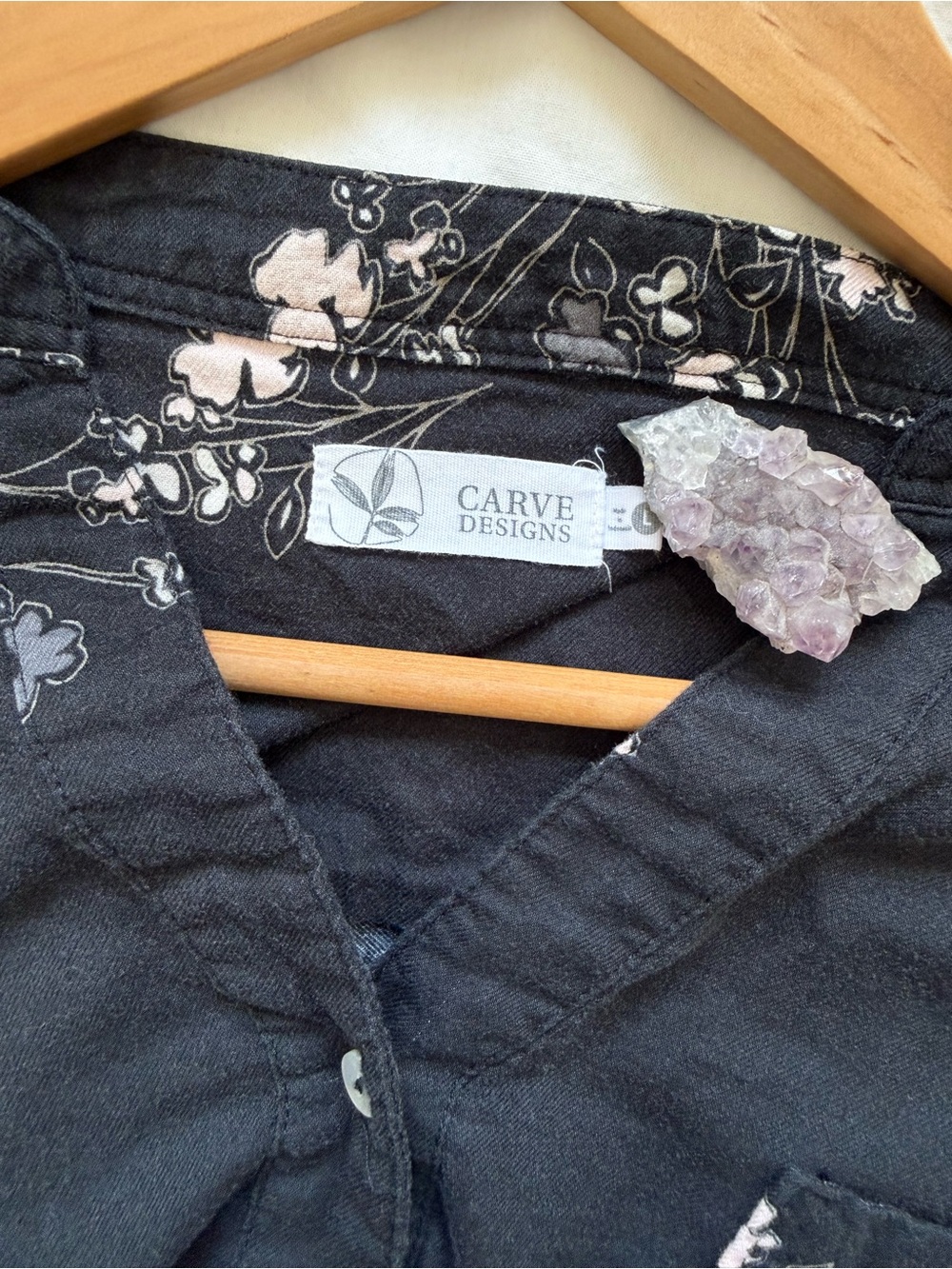 Carve Designs Organic Cotton Black Floral Popover Tunic Top Size Large - Picture 9 of 10